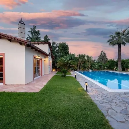 Villa Unique With Pool In Ziria