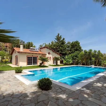 Villa Unique With Pool In Ziria