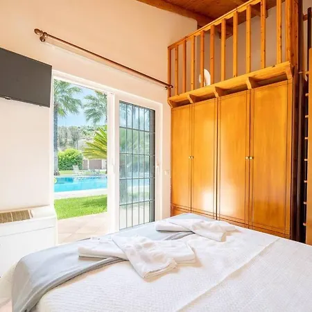 Villa Unique With Pool In Ziria